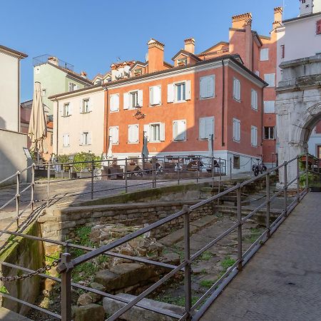 Casa Vacanze Penelope In Centro Storico Triest Exterior foto